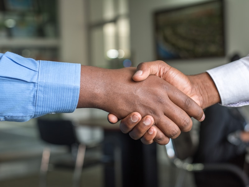 Tag-Along Rights Singapore Shareholder Agreement 2026 Business handshake representing shareholder agreement and tag-along rights in Singapore