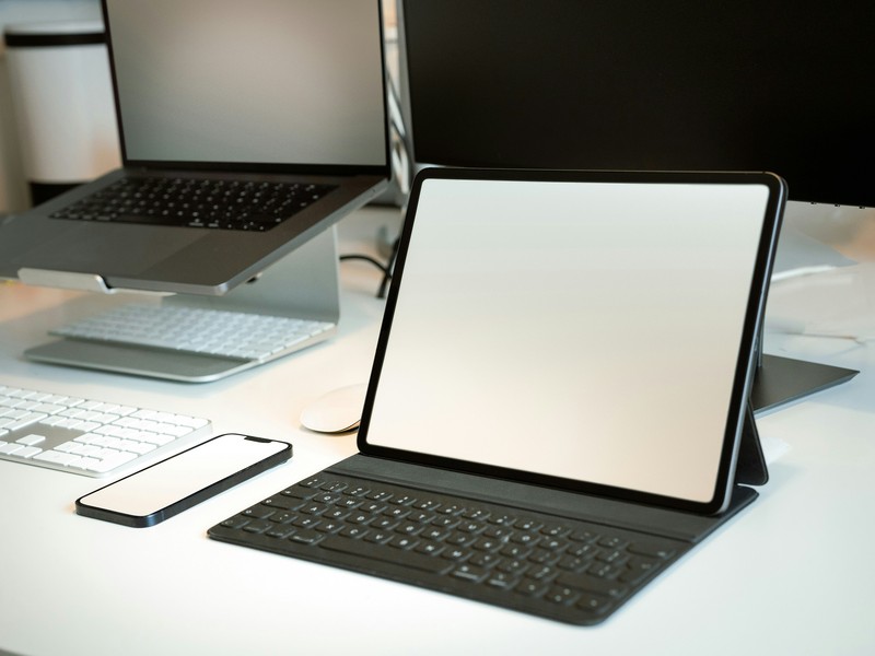 Late Filing Penalties with ACRA: How They Are Calculated and How to Avoid Them A professional office desk with laptop displaying the ACRA BizFile+ portal and a printed compliance calendar (800x600).